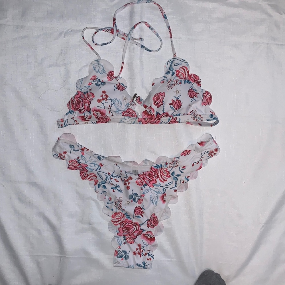 Scalloped edge bikini